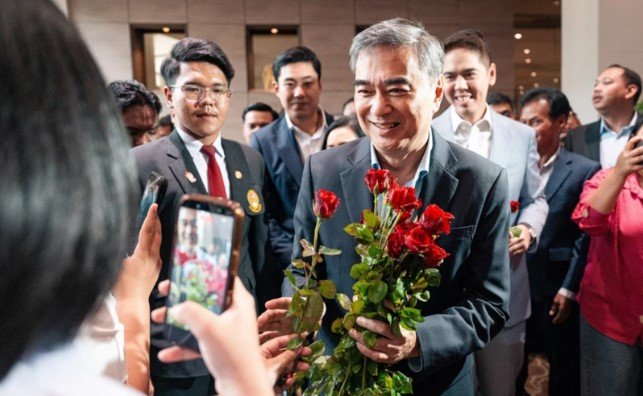 อภิสิทธิ์ เวชชาชีวะ